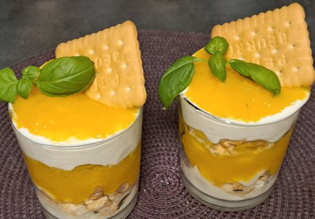 Jogurtowy deser z mango i Pepitkami