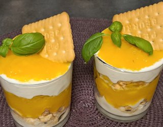 Jogurtowy deser z mango i Pepitkami