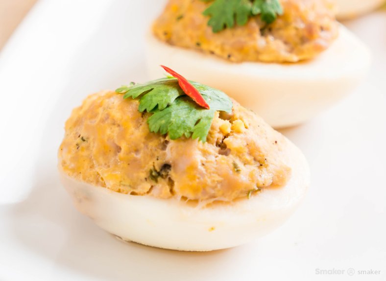  Jajka faszerowane z pieczarkami 