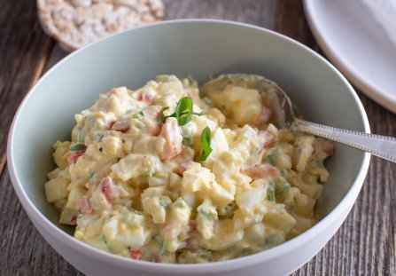 Sałatka z pieczonym łososiem