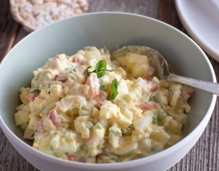 Sałatka z pieczonym łososiem