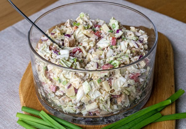 Sałatka z ryżem, kapustą pekińską i indykiem