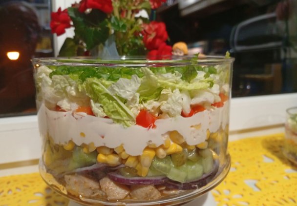 Warzywna sałatka kurczakiem