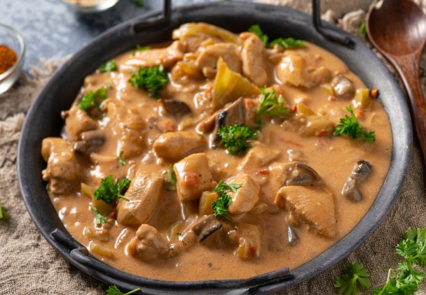 Gulasz z indyka z pieczarkami