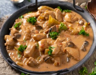 Gulasz z indyka z pieczarkami