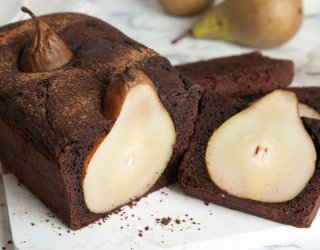 Czekoladowe ciasto z gruszką
