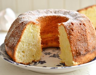 Cytrynowa babka wielkanocna. Na świątecznym stole nie może jej zabraknąć