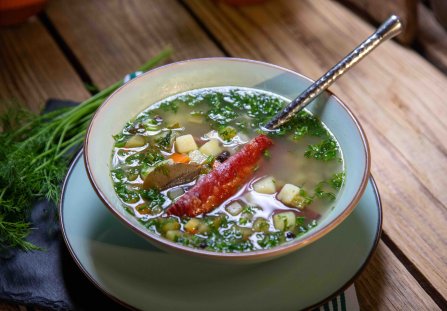 Zupa ogórkowa na żeberkach wędzonych według Ewy Wachowicz