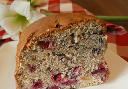 Babka z mrożonymi owocami