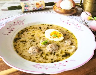 Barszcz biały na golonce