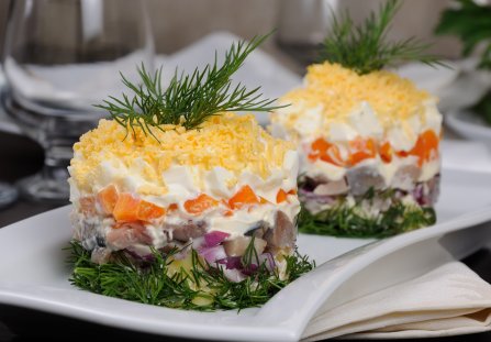 Wielkanocna sałatka ze śledziem