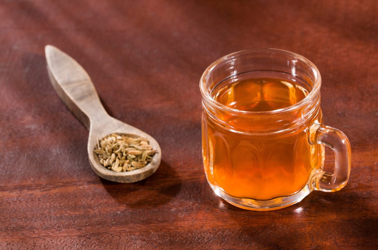 Płaski brzuch, żadnych wzdęć. 3 napoje, które działają lepiej niż kawa z dodatkami