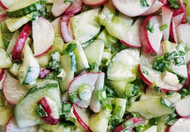 Chrupiąca sałatka wiosenna