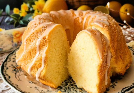 Babka cytrynowa lukrowana