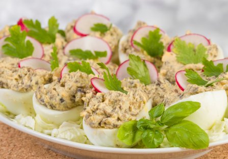 Jajka z farszem pieczarkowym