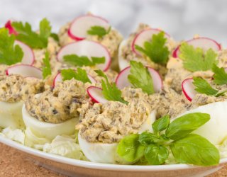 Jajka z farszem pieczarkowym