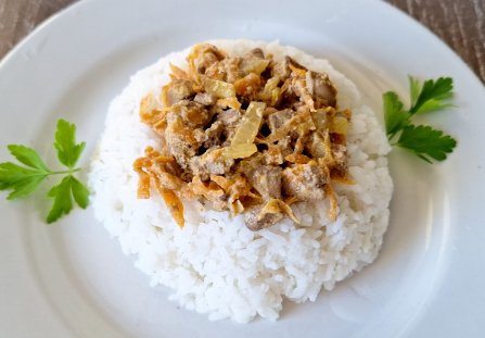 Wątróbka drobiowa z warzywami – prosty przepis