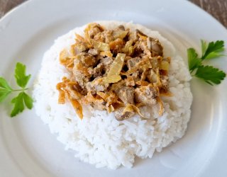 Wątróbka drobiowa z warzywami – prosty przepis