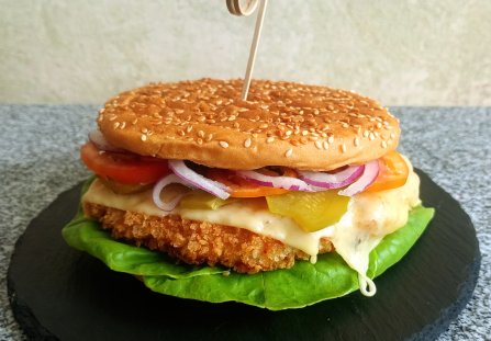 Domowy chicken burger