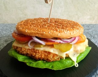 Domowy chicken burger