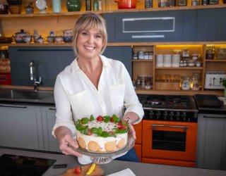 Ewa gotuje: Krem z kalarepy, tagliatelle primavera, twarożek kanapkowy, śmietanowiec z galaretką