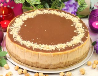 Równy i kremowy sernik orzechowy