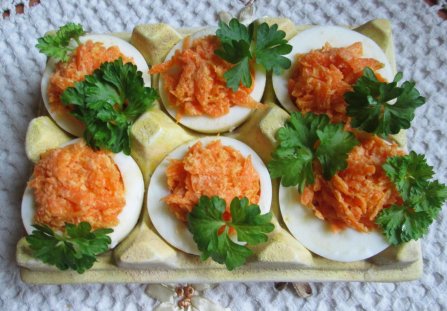 Jajka faszerowane marchewką