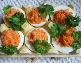 Jajka faszerowane marchewką