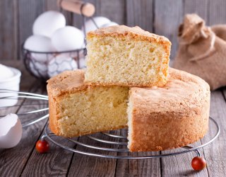 Dlaczego biszkopt opada? Przepis na wysoki biszkopt rzucany