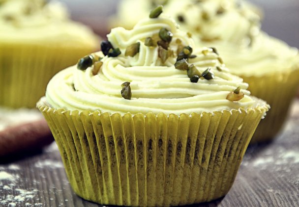 Babeczki z kremem pistacjowym