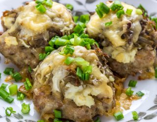 Frykadelki z duszoną cebulą