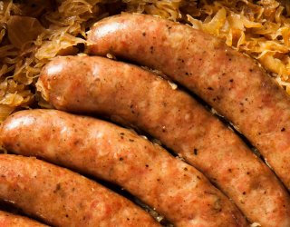 Biała kiełbasa na kapuście