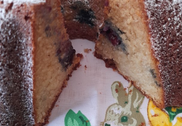 Babka serowo- migdałowa z borówkami