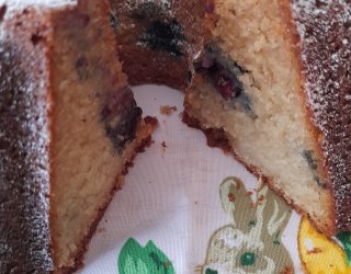 Babka serowo- migdałowa z borówkami