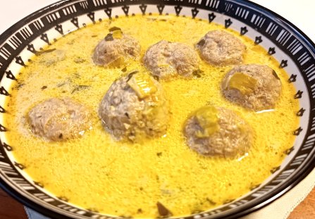 Zupa śmietankowo-serowa z domowymi klopsikami