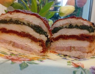 Wielkanocny mięsny przekładaniec