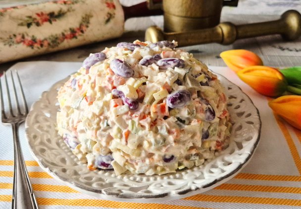 Sałatka jarzynowa z czerwoną fasolą