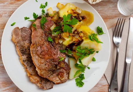 Karkówka pieczona w miodzie, musztardzie i cebuli