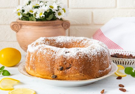 Babka drożdżowa z rodzynkami