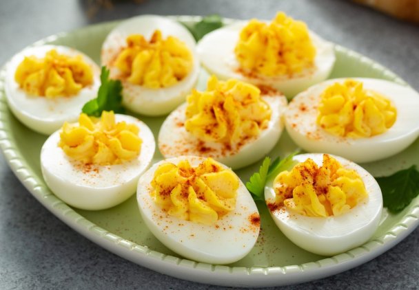 15 pomysłów na jajka faszerowane na Wielkanoc