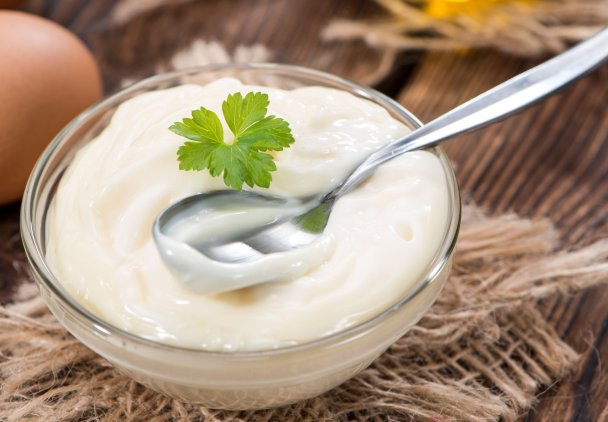 Przepis na najlepszy domowy majonez. Szybko zapomnisz o sklepowych