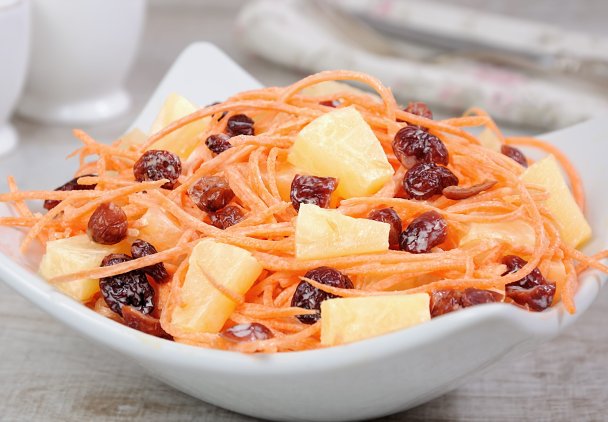 Surówka z marchewki i ananasa