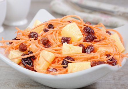 Surówka z marchewki i ananasa