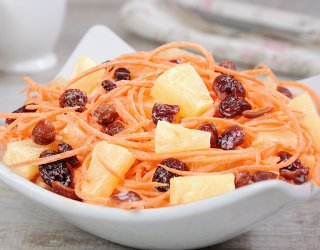 Surówka z marchewki i ananasa