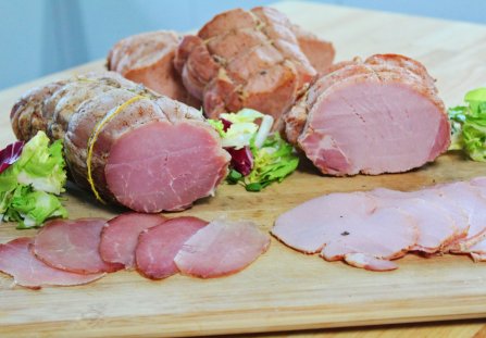 Świąteczny schab peklowany, parzony i również dojrzewający.