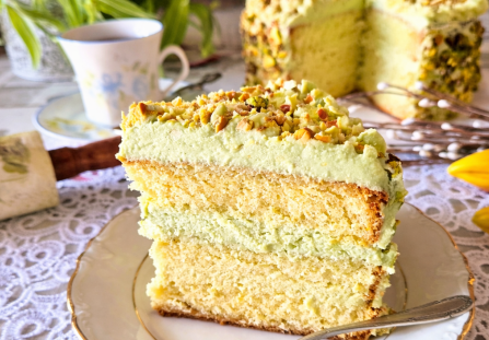 Tort waniliowy z kremem pistacjowym