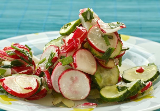 Surówka z rzodkiewki i ogórka