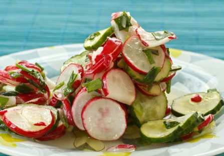 Surówka z rzodkiewki i ogórka