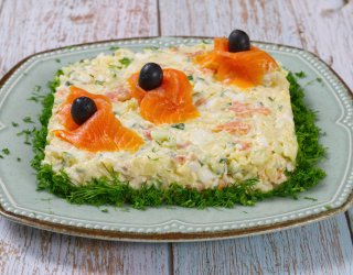 Sałatka z wędzonym łososiem