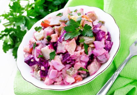 Różowa sałatka jajeczna